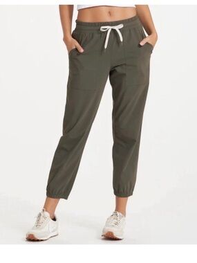 Vuori Women's Miles Jogger Size Large Oregano Green Like New